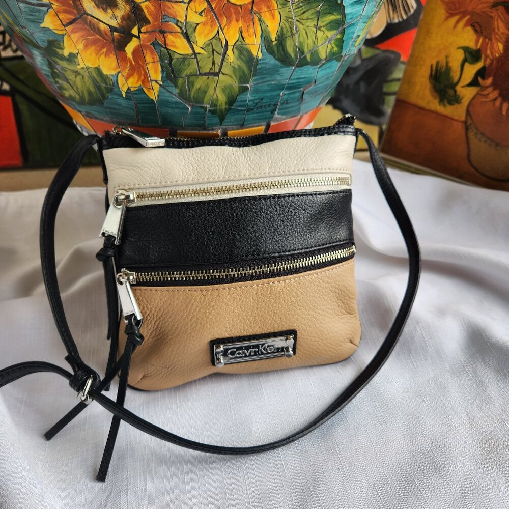Calvin Klein Leather Shoulder Bag Black/Beige